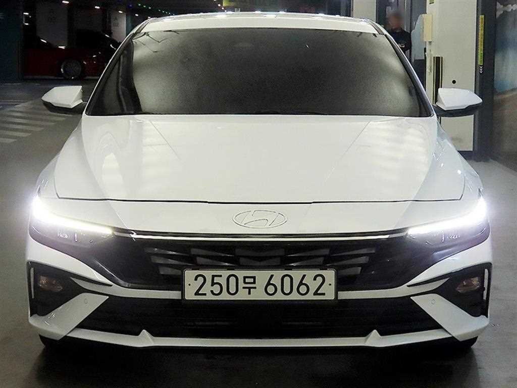 HYUNDAI Avante - Vista 2