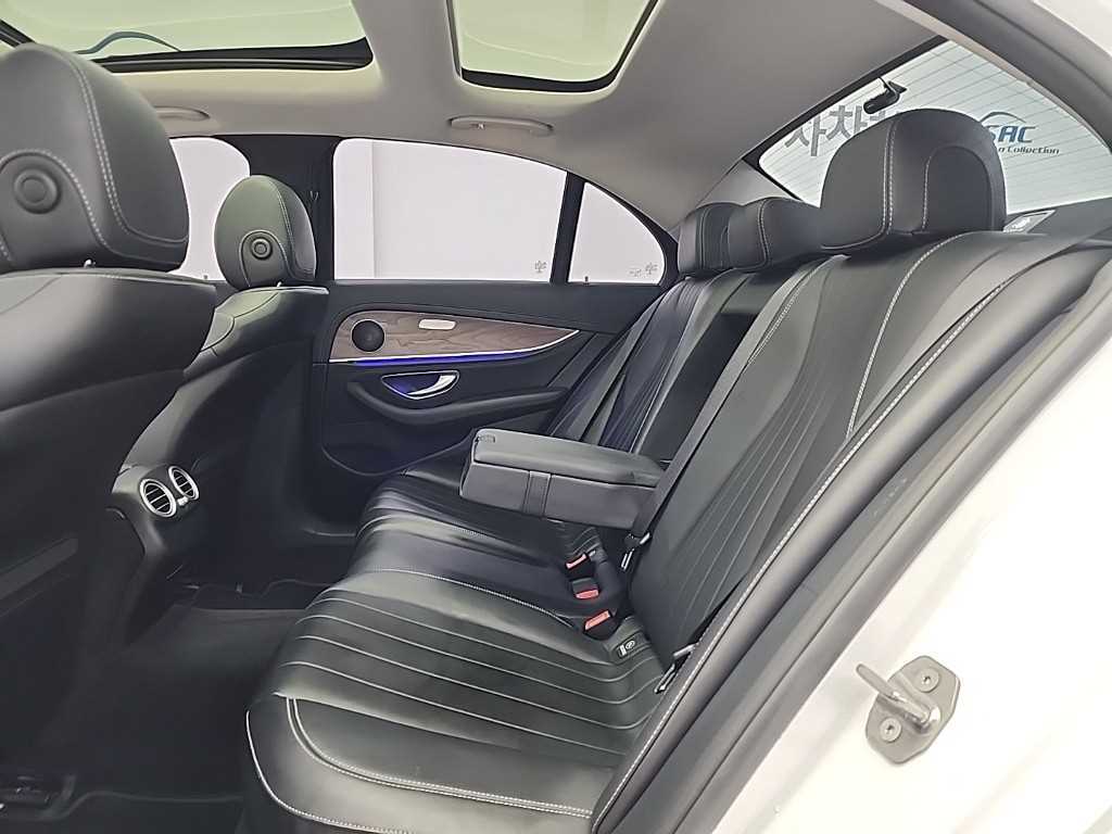 Mercedes Benz E class - Vista 12
