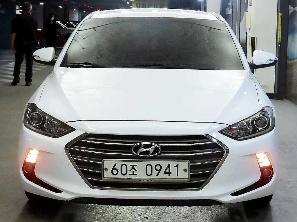 HYUNDAI Avante - Vista 2