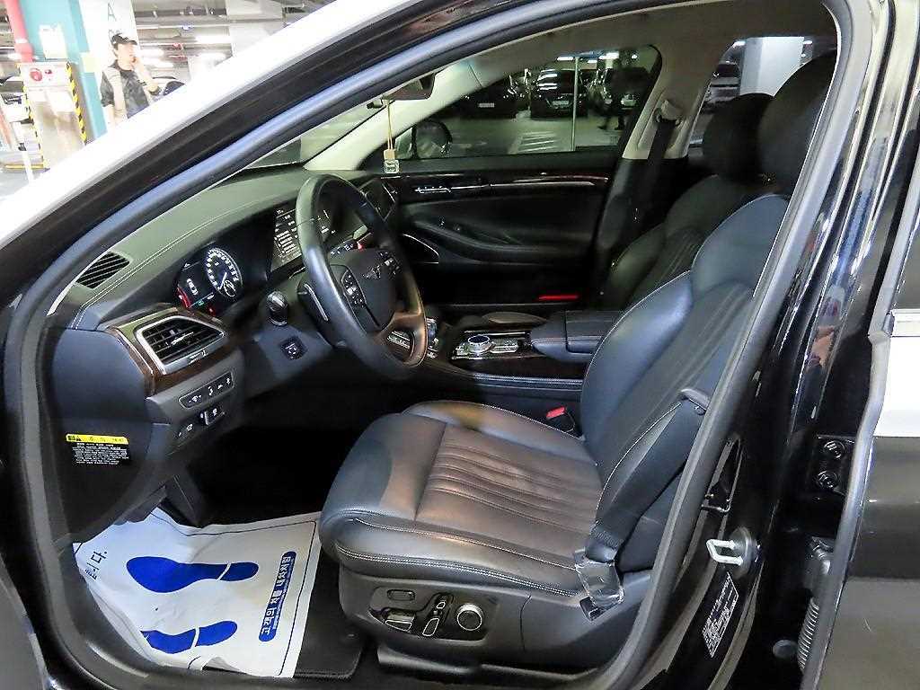 Genesis G90 - Vista 6