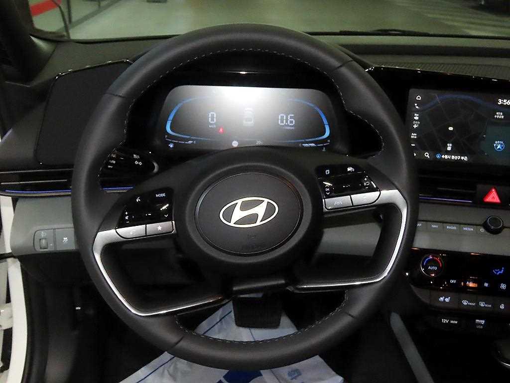 HYUNDAI Avante - Vista 8