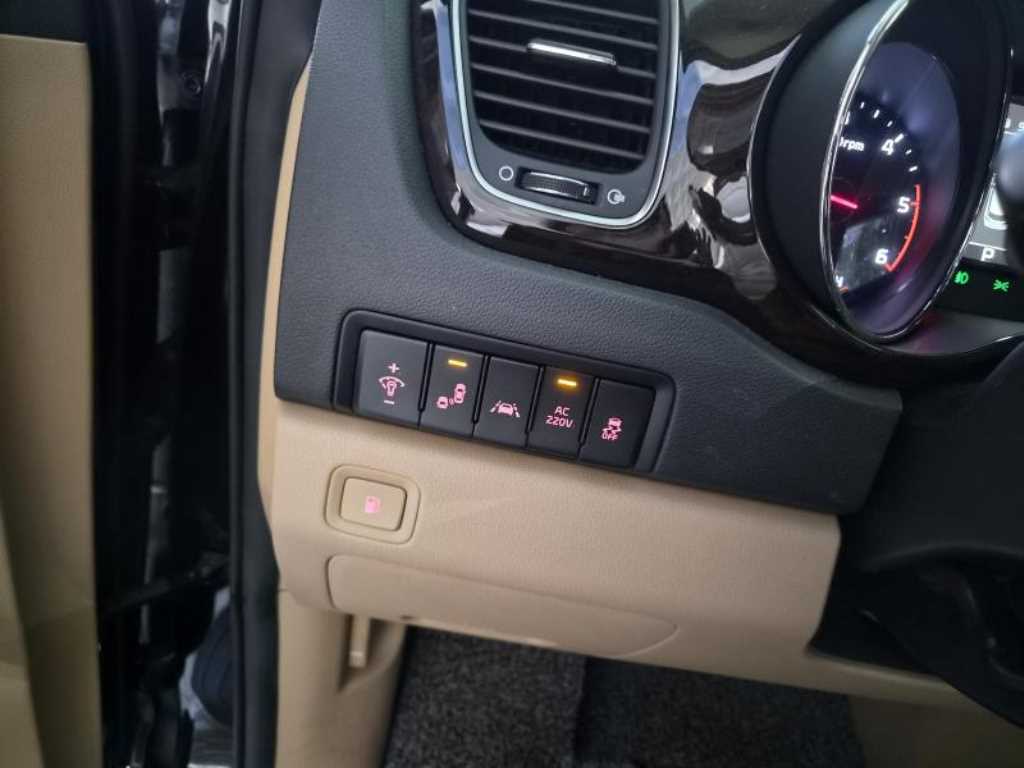 KIA Carnival - Vista 5