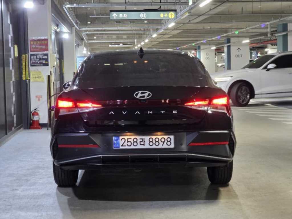 HYUNDAI Avante - Vista 5