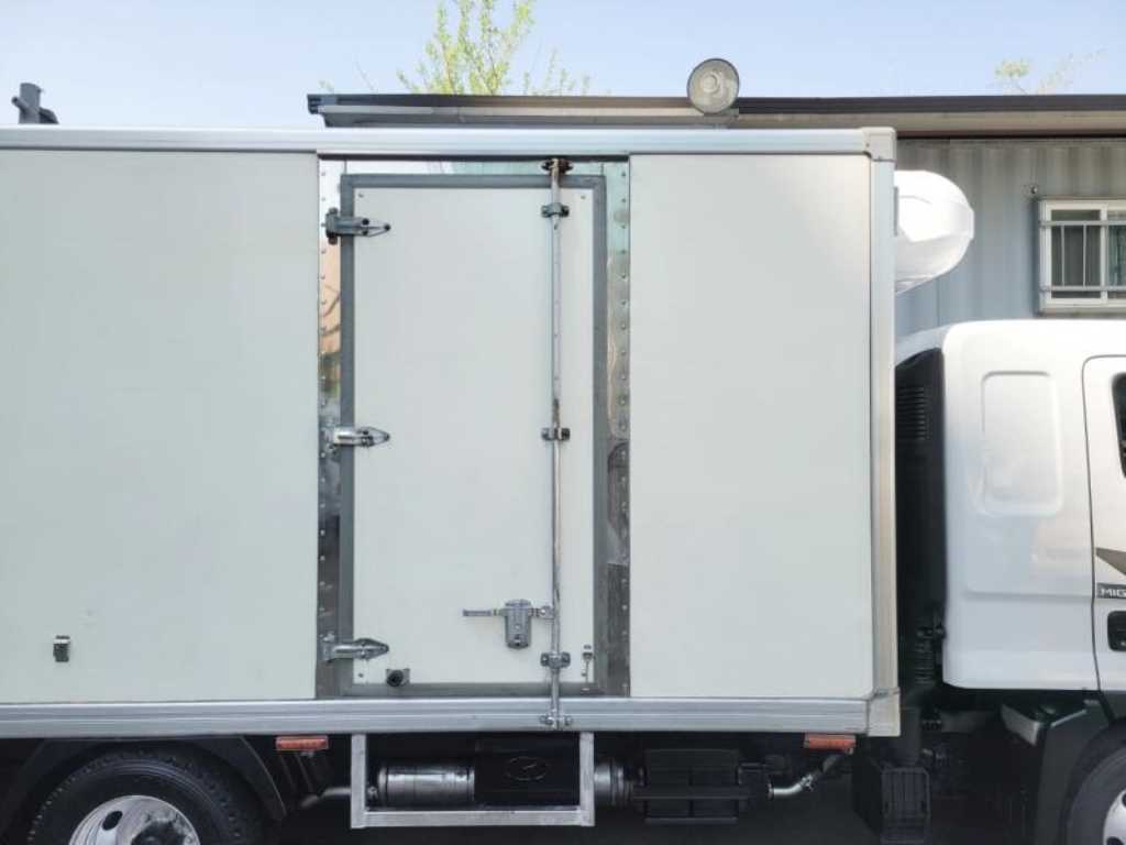 medium and large cargo truck - Vista 8