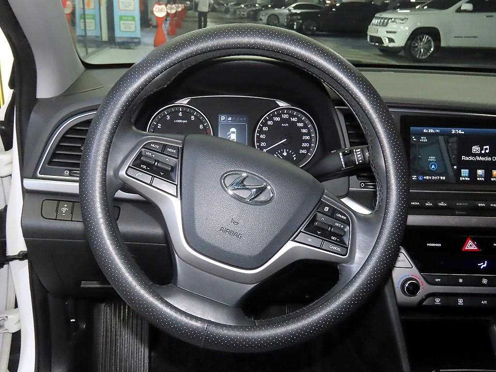 HYUNDAI Avante - Vista 8