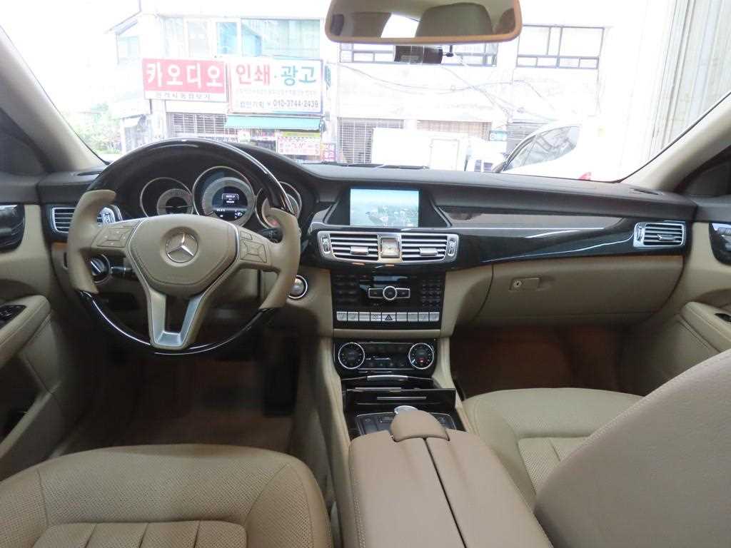 Mercedes Benz CLS Class - Vista 7