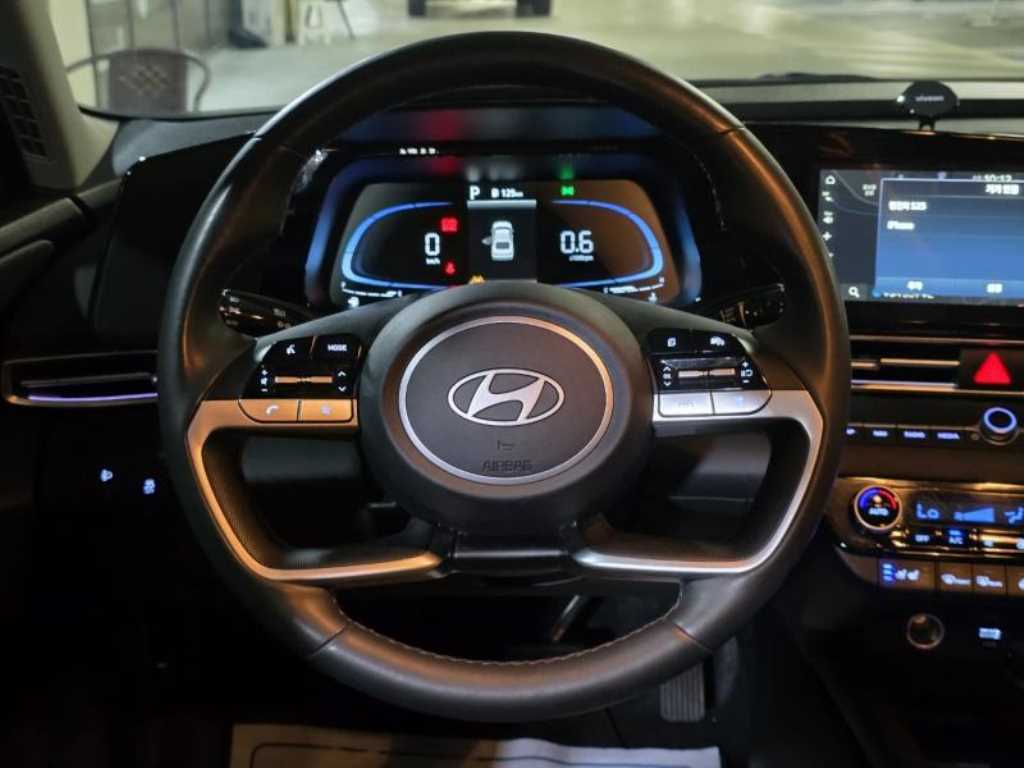 HYUNDAI Avante - Vista 11