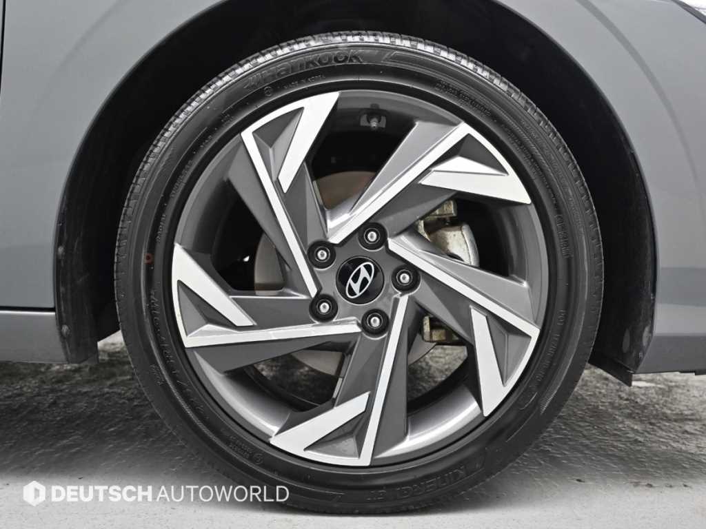 HYUNDAI Avante - Vista 5
