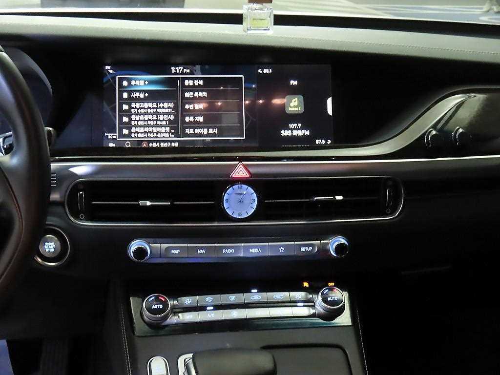 Genesis G90 - Vista 11