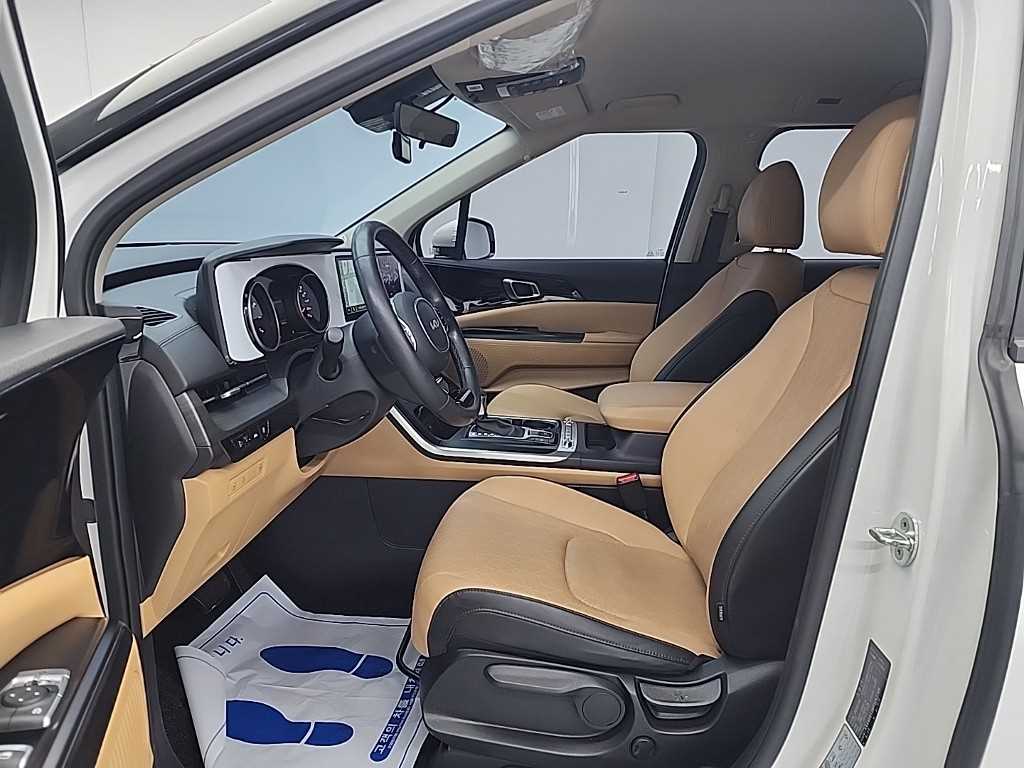 KIA Carnival - Vista 11