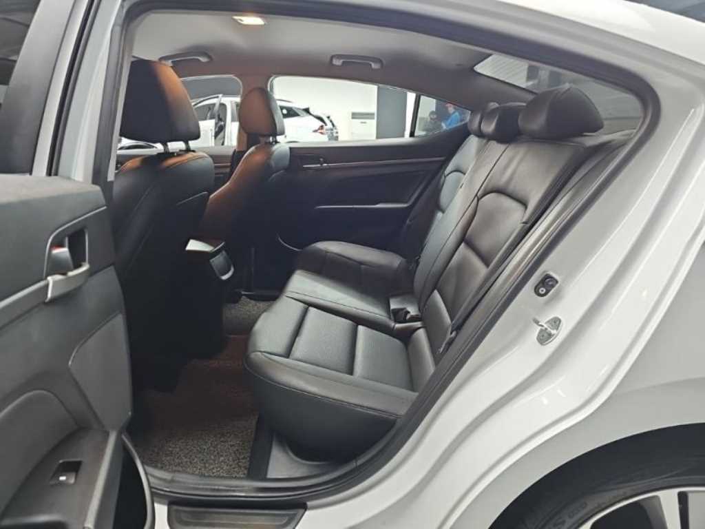HYUNDAI Avante 2018 Blanco - Importación desde Corea - HF Imports Iquique - Foto 16