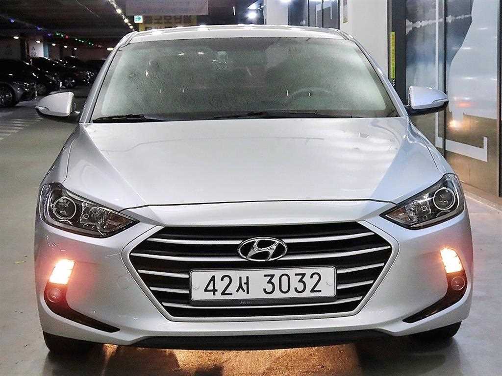 HYUNDAI Avante - Vista 2