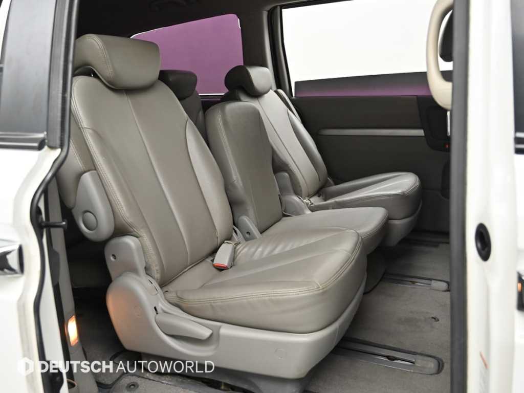 KIA Carnival - Vista 12