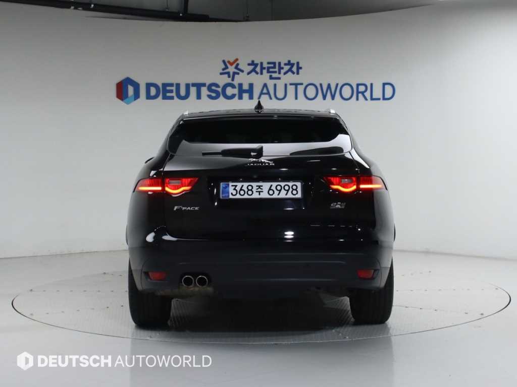 Jaguar F-PACE - Vista 4