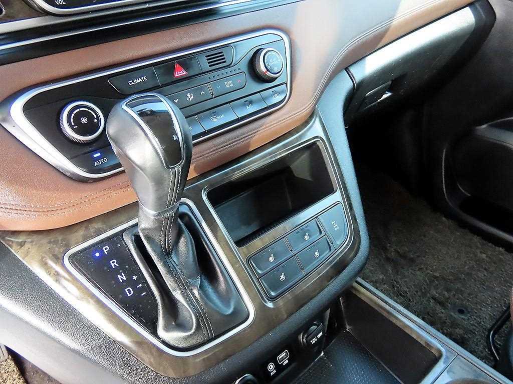 HYUNDAI Starex - Vista 11