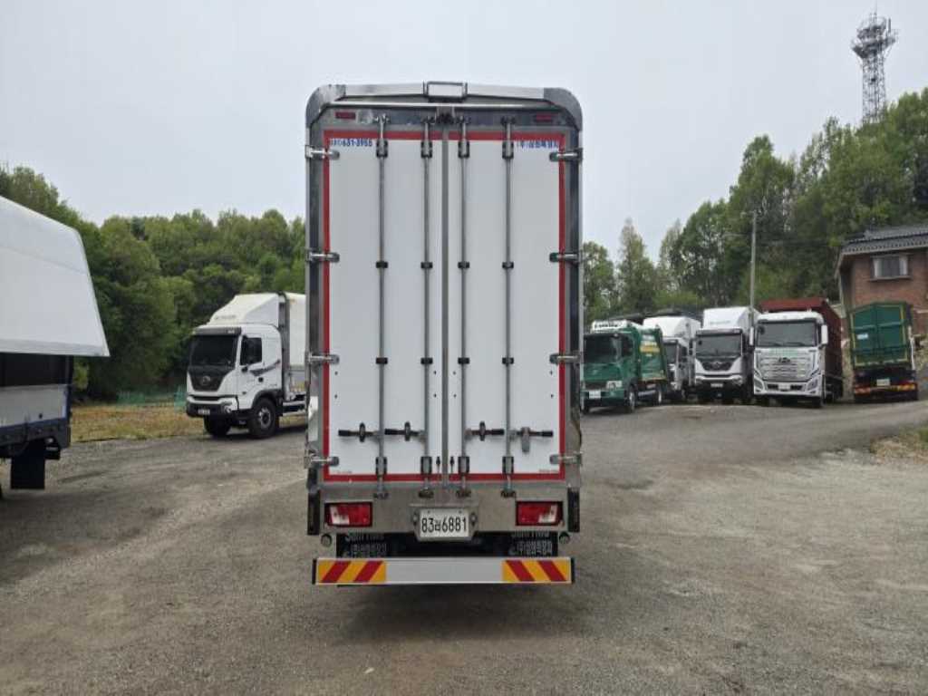 medium and large cargo truck - Vista 8