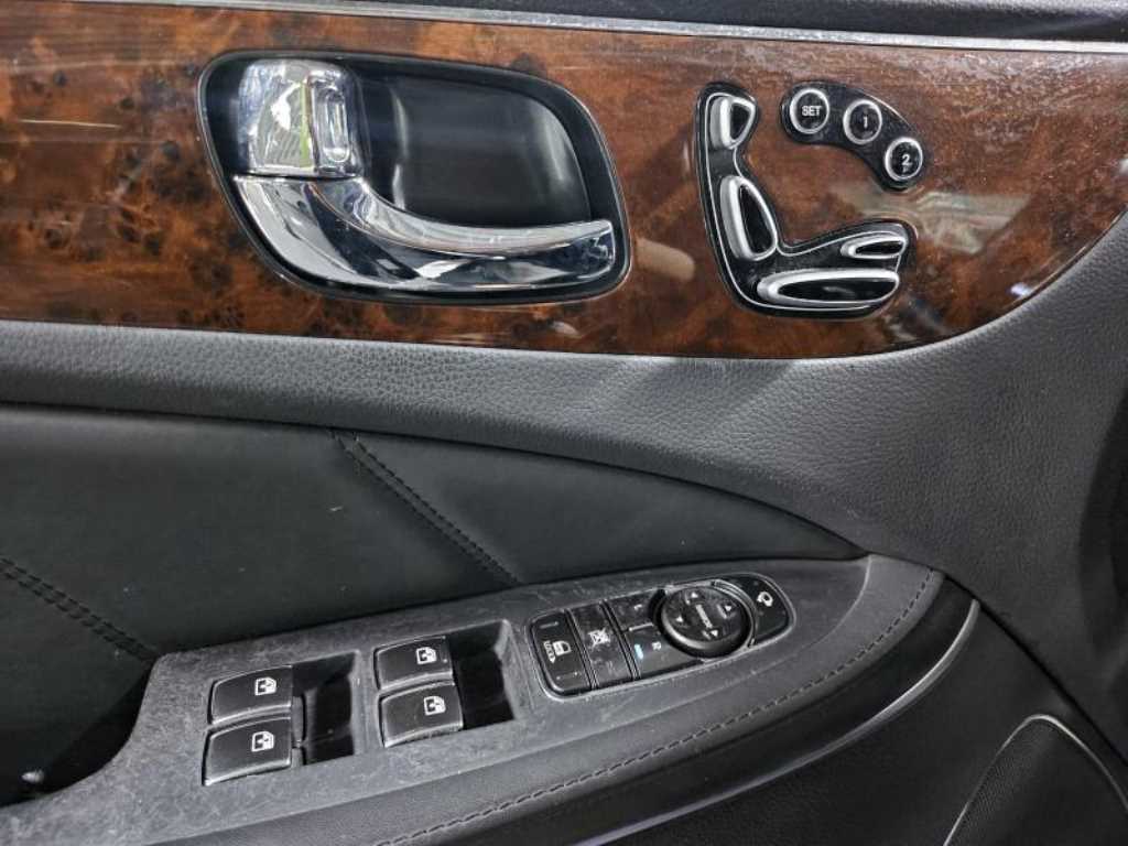 HYUNDAI Equus - Vista 11