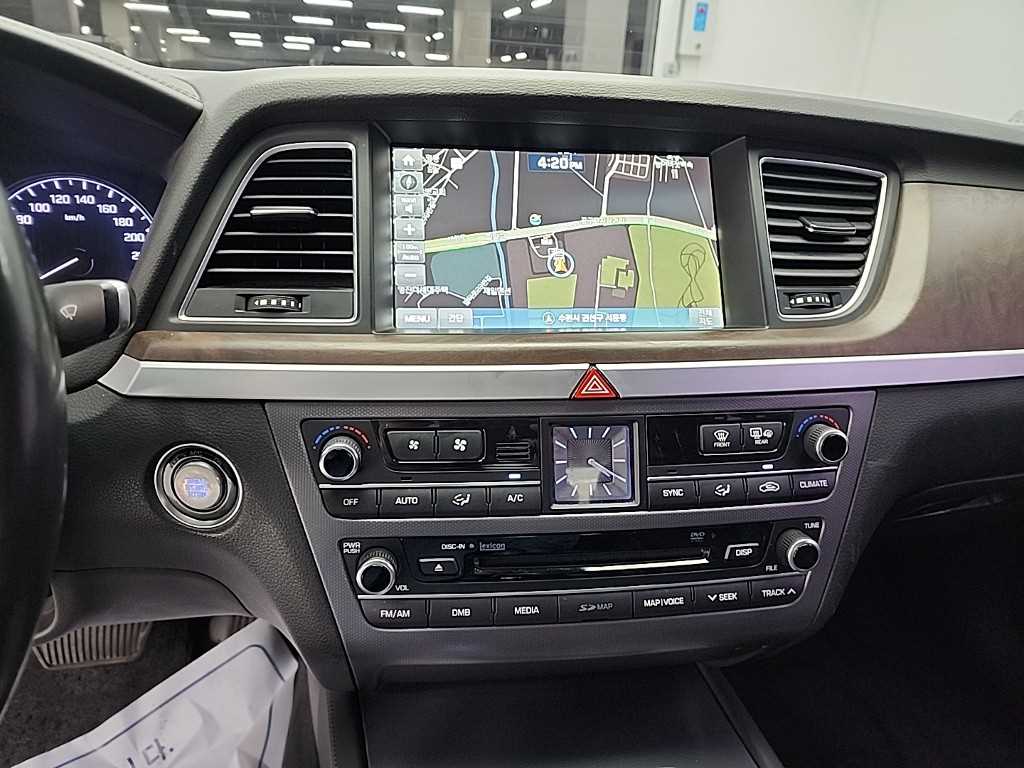 HYUNDAI Genesis - Vista 12