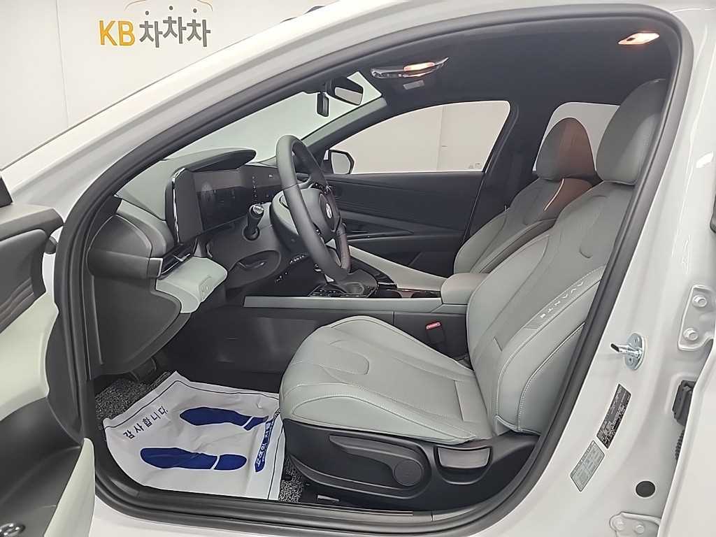 HYUNDAI Avante - Vista 11