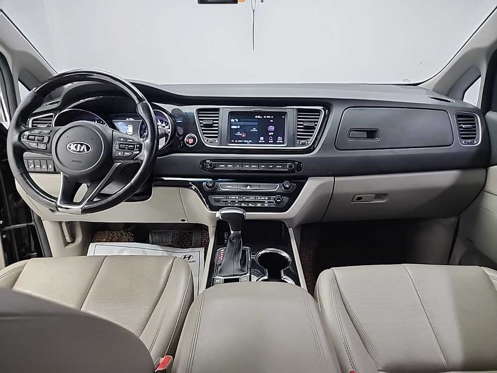 KIA Carnival - Vista 7