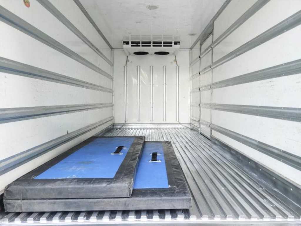 medium and large cargo truck - Vista 7