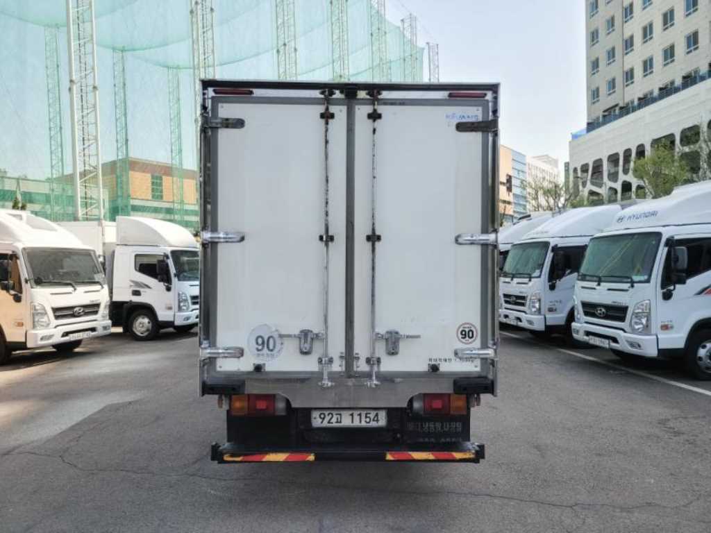 medium and large cargo truck - Vista 6
