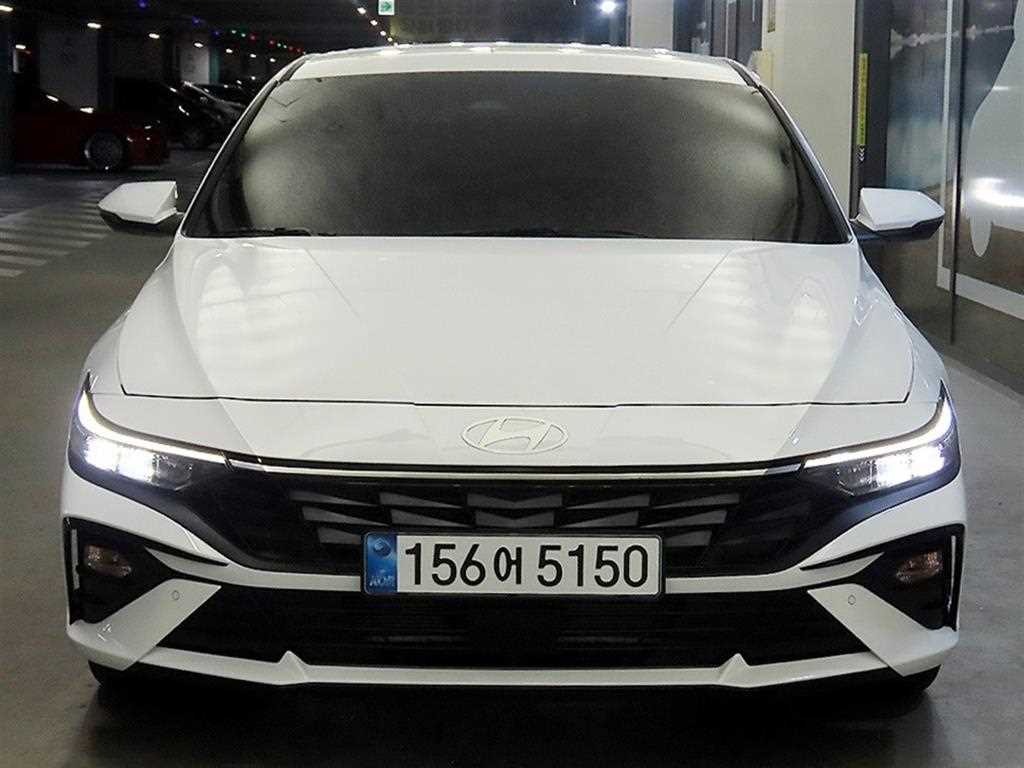 HYUNDAI Avante - Vista 2