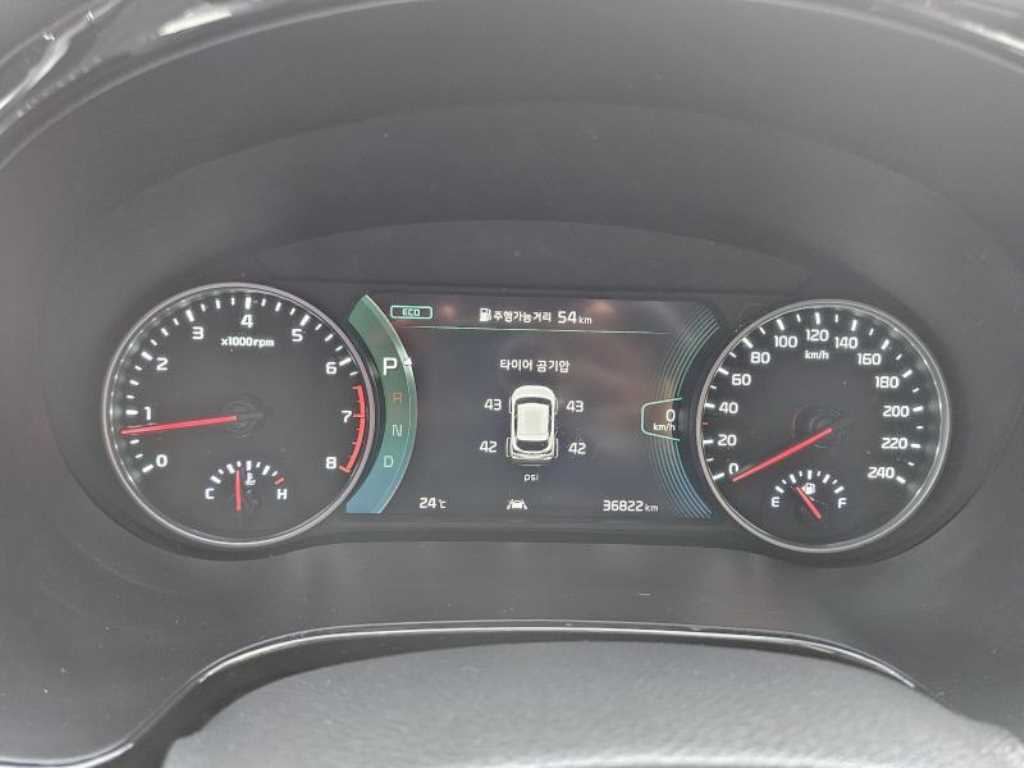 KIA Seltos - Vista 8