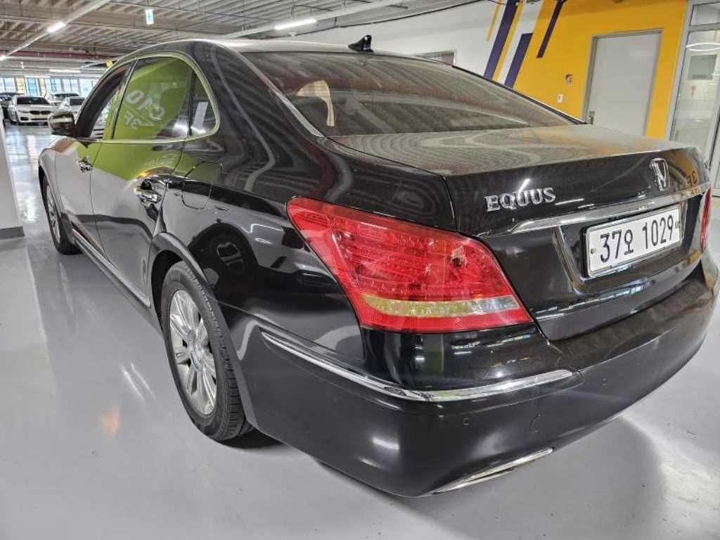 HYUNDAI Equus - Vista 4