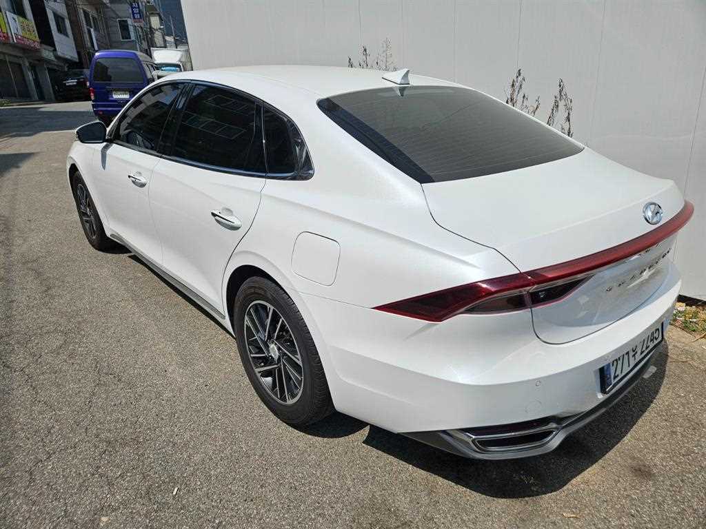 HYUNDAI Grandeur - Vista 3