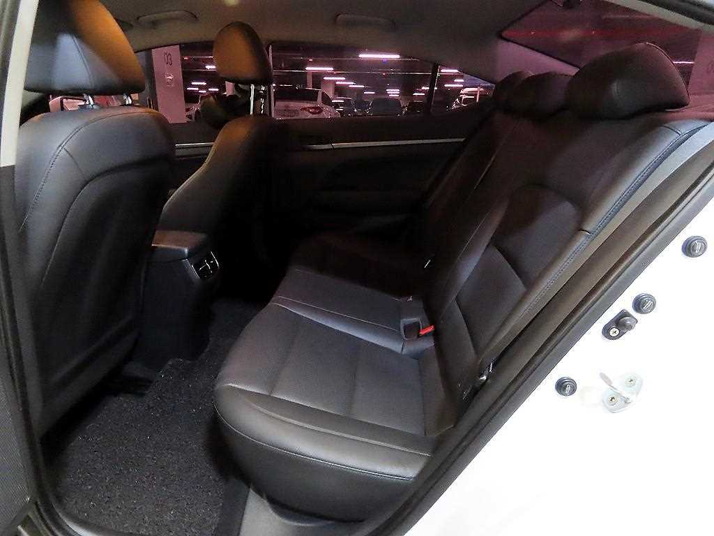 HYUNDAI Avante - Vista 7