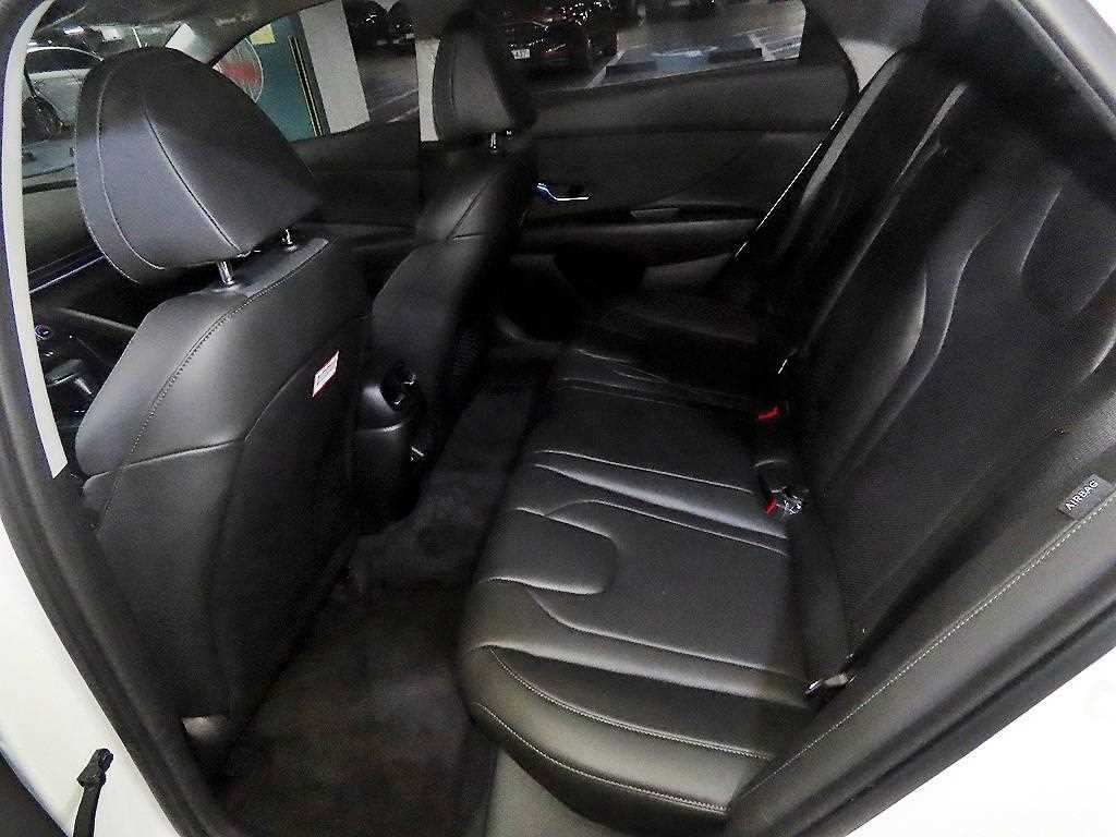 HYUNDAI Avante - Vista 7