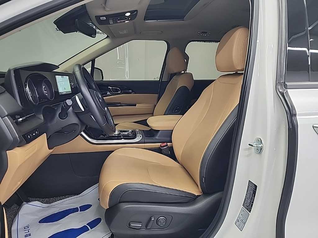 KIA Carnival - Vista 11