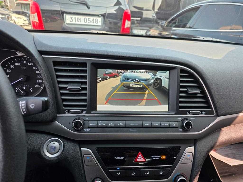 HYUNDAI Avante - Vista 7