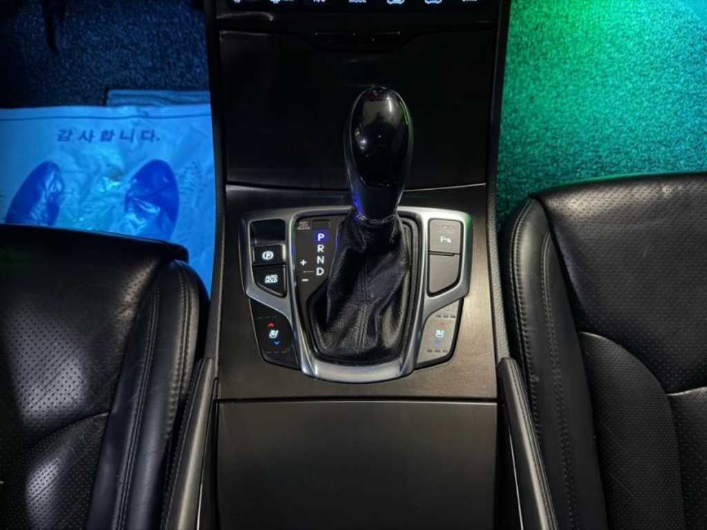 HYUNDAI Grandeur - Vista 11