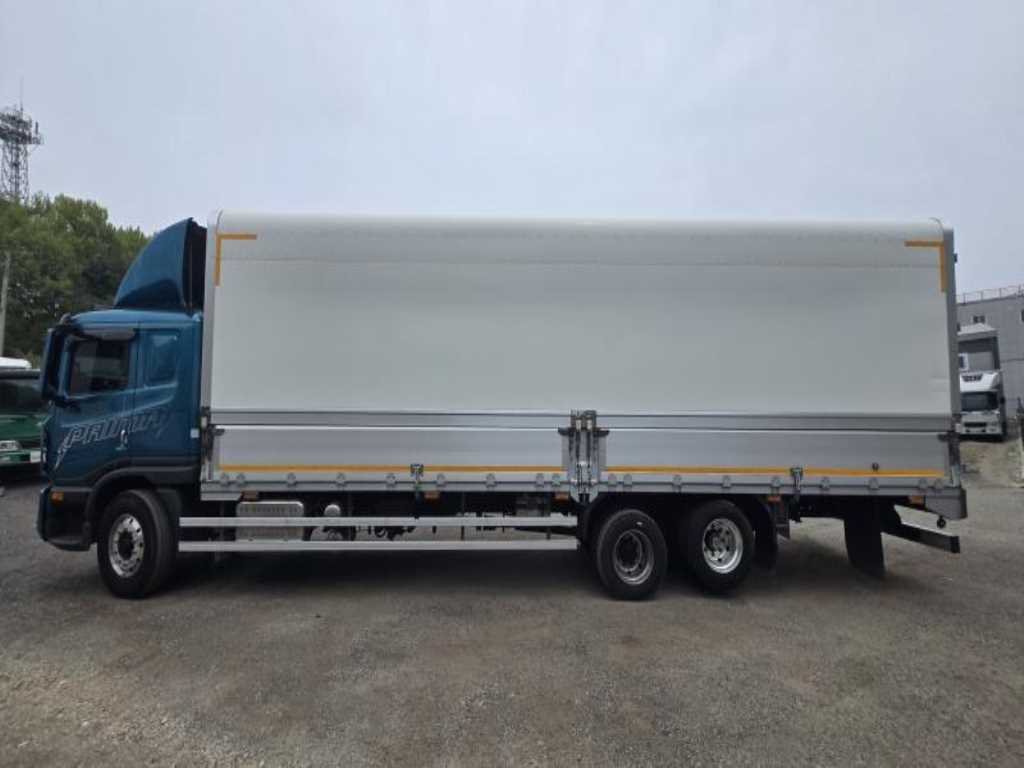 medium and large cargo truck - Vista 5