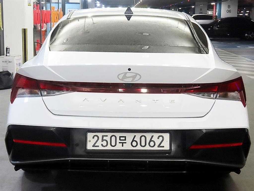 HYUNDAI Avante - Vista 5
