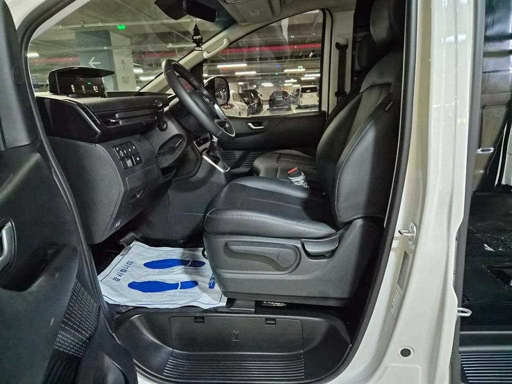HYUNDAI Staria - Vista 6