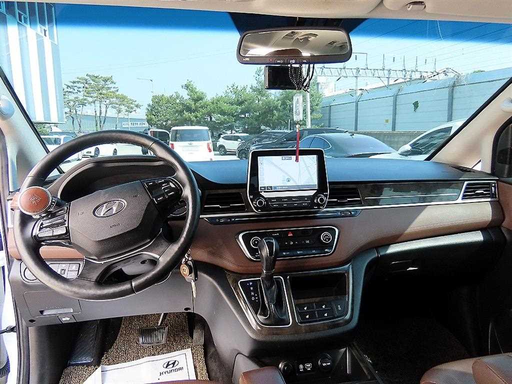 HYUNDAI Starex - Vista 8