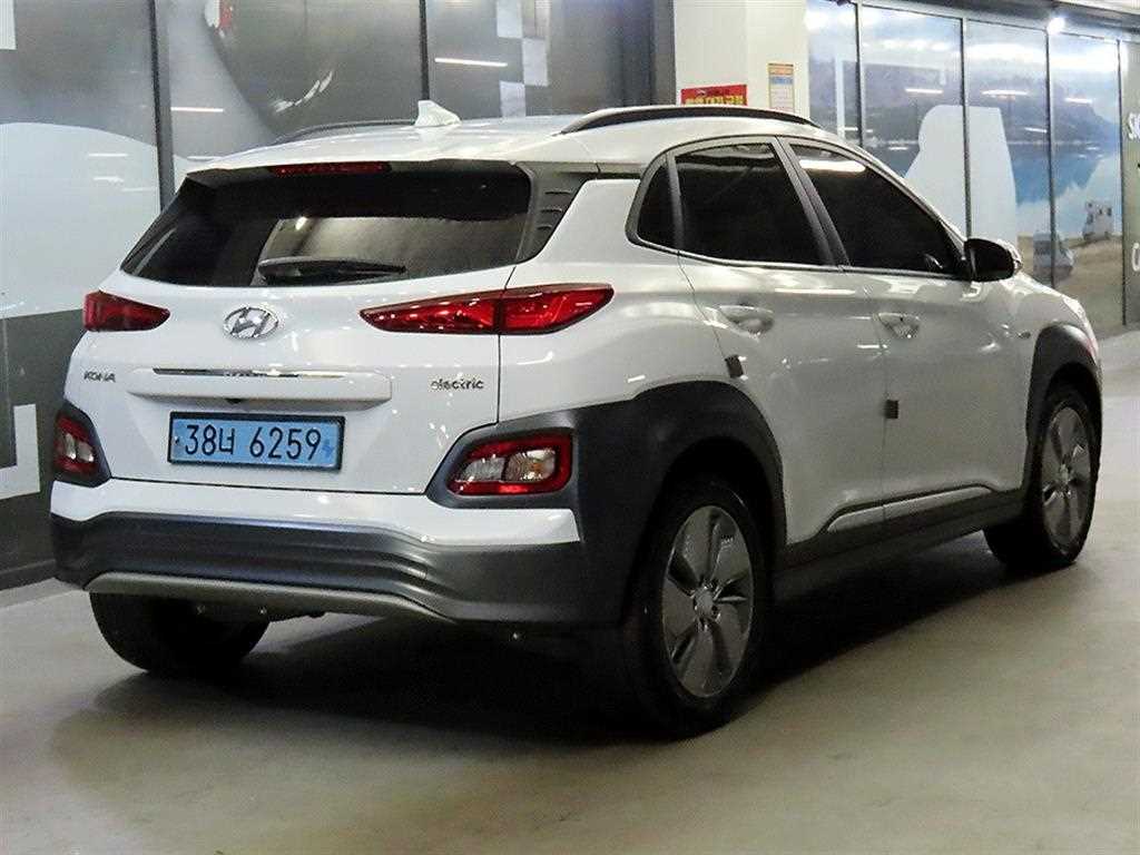 HYUNDAI Kona - Vista 4