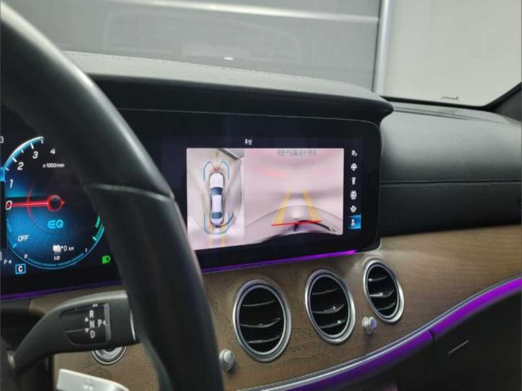 Mercedes Benz E class - Vista 12