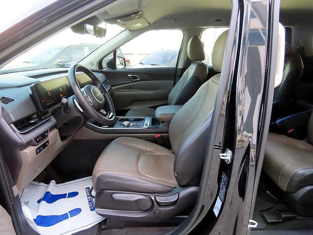 KIA Carnival - Vista 5