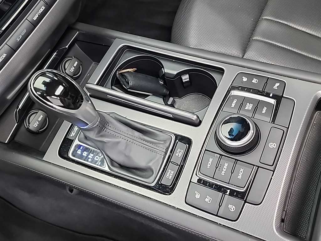 HYUNDAI Genesis - Vista 8