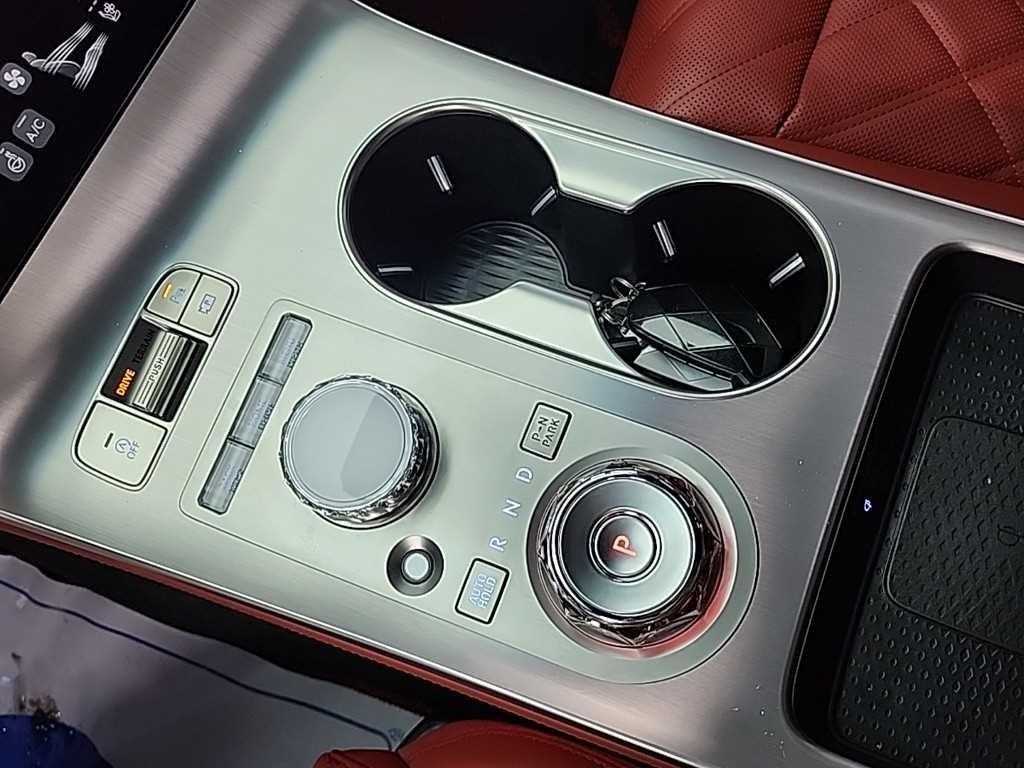 Genesis GV70 - Vista 8