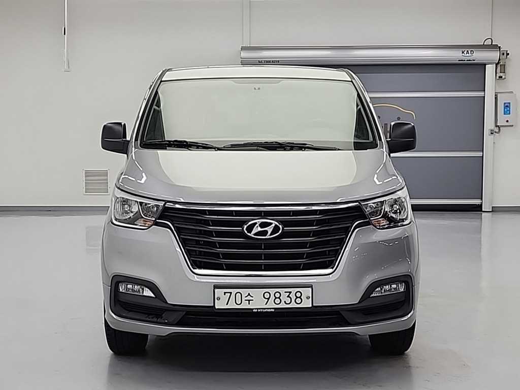 HYUNDAI Starex - Vista 2