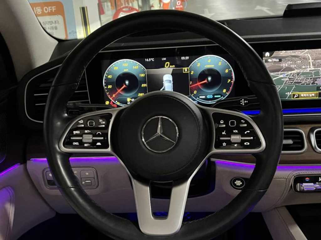 Mercedes Benz GLE Class - Vista 12