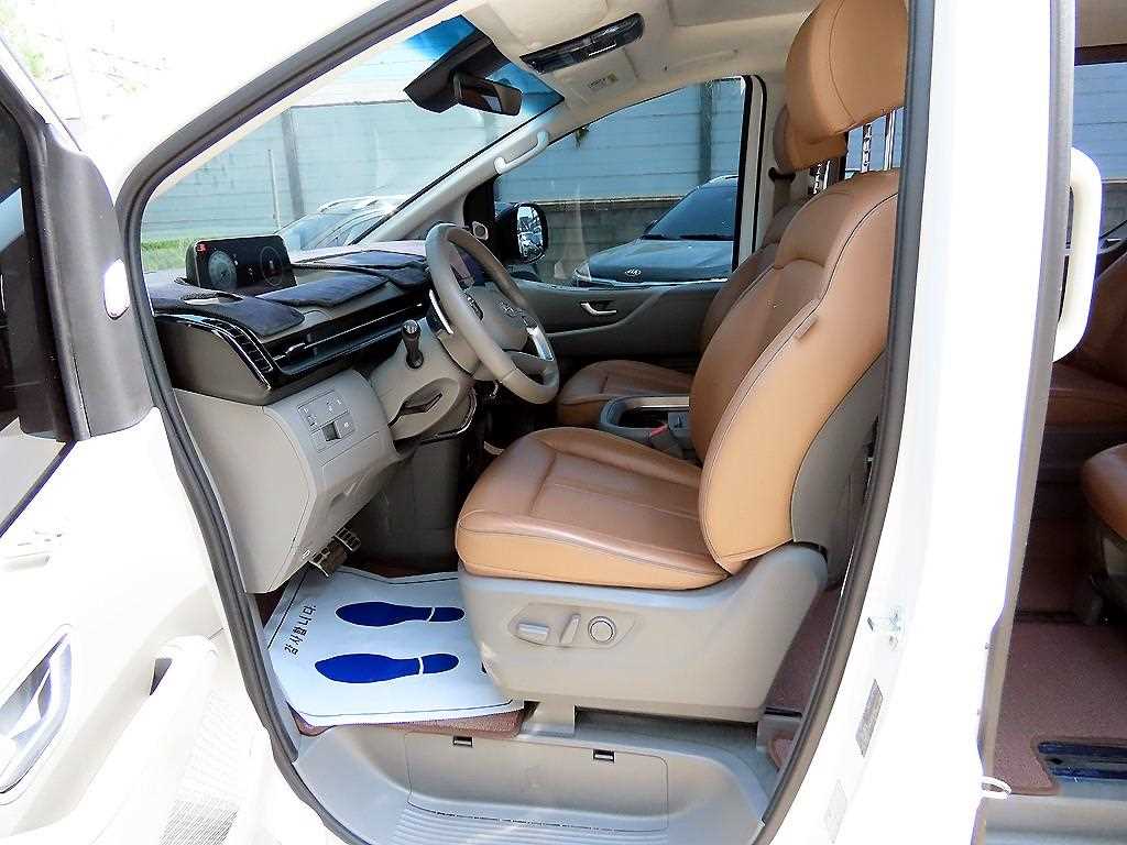 HYUNDAI Staria - Vista 5