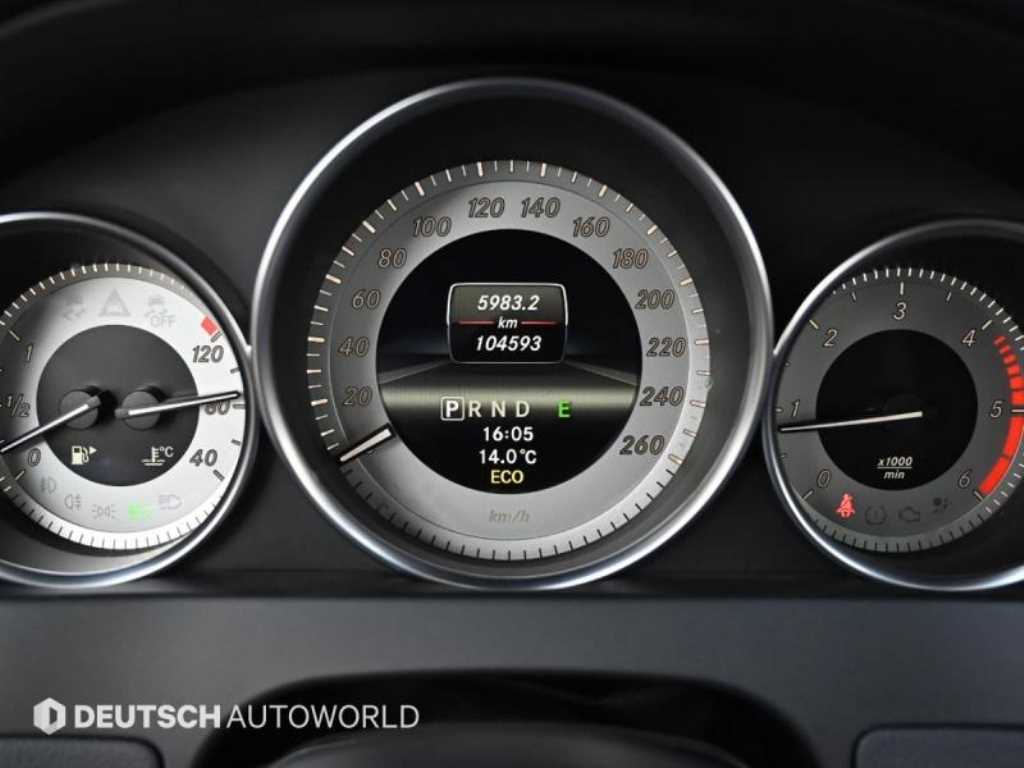 Mercedes Benz C Class - Vista 8