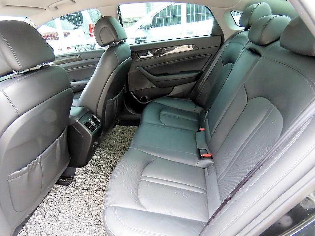 HYUNDAI Sonata - Vista 6