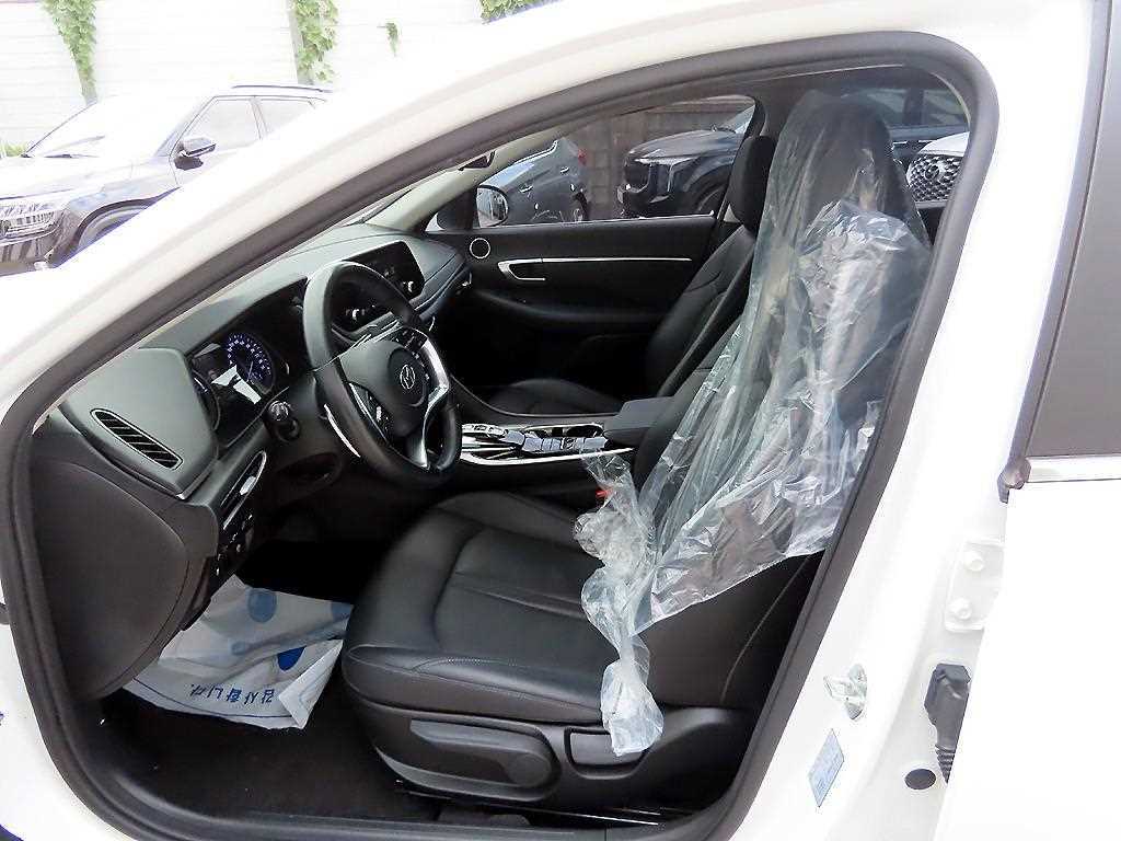 HYUNDAI Sonata - Vista 5
